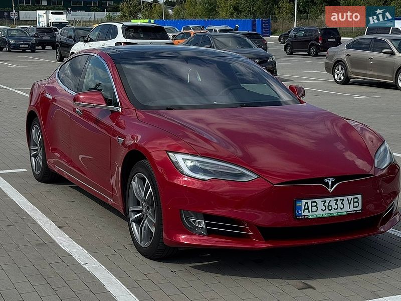 Лифтбек Tesla Model S 2018 в Виннице