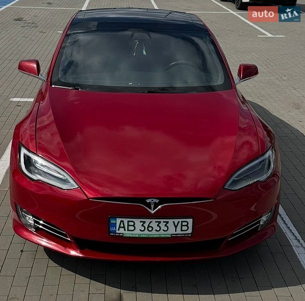Лифтбек Tesla Model S 2018 в Виннице