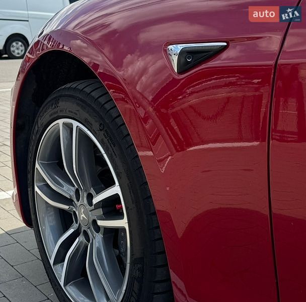Лифтбек Tesla Model S 2018 в Виннице