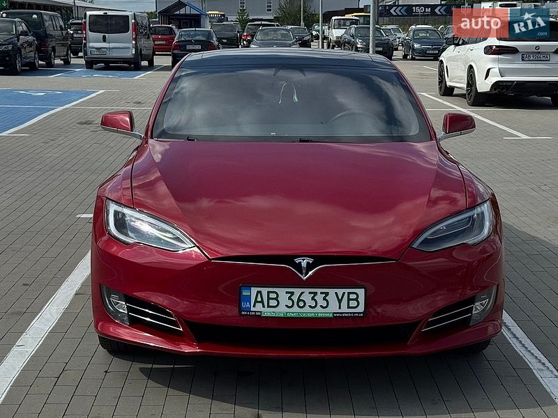 Лифтбек Tesla Model S 2018 в Виннице