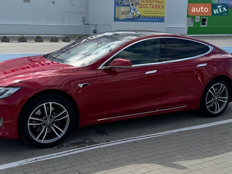 Лифтбек Tesla Model S 2018 в Виннице