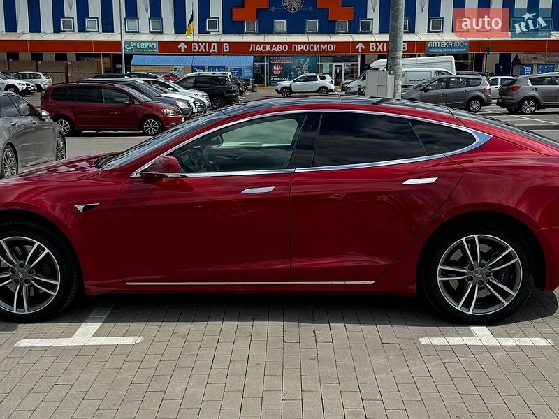 Лифтбек Tesla Model S 2018 в Виннице
