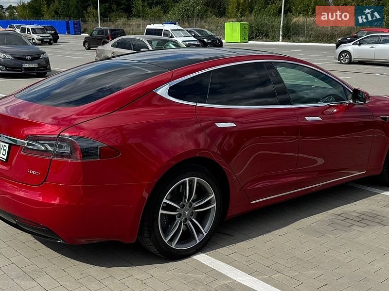 Лифтбек Tesla Model S 2018 в Виннице