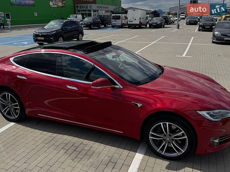 Лифтбек Tesla Model S 2018 в Виннице