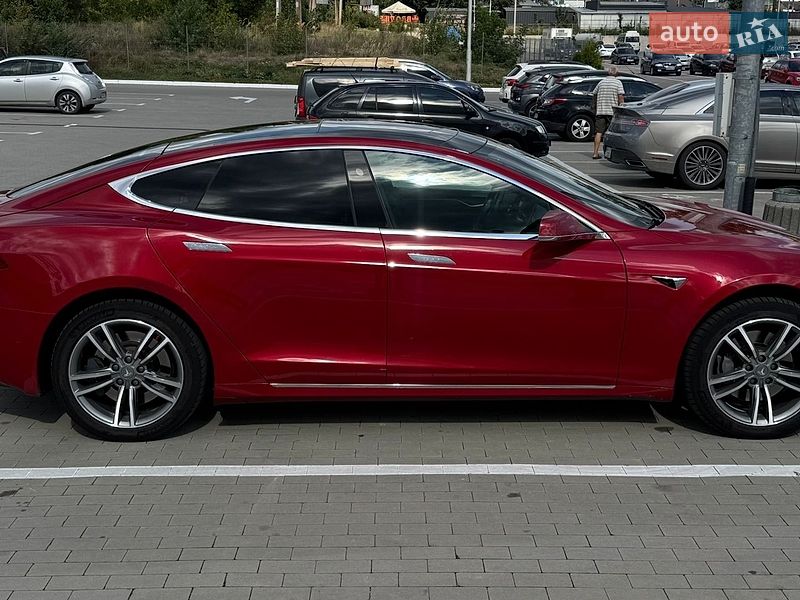 Лифтбек Tesla Model S 2018 в Виннице