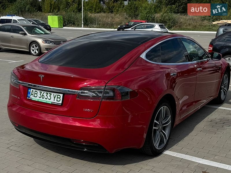 Лифтбек Tesla Model S 2018 в Виннице