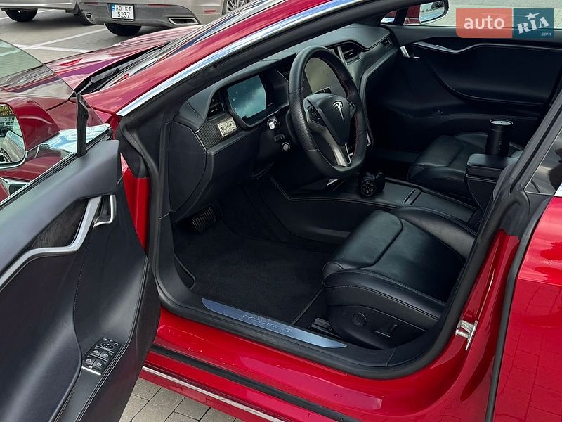 Лифтбек Tesla Model S 2018 в Виннице