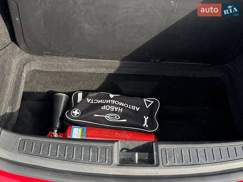 Лифтбек Tesla Model S 2018 в Виннице