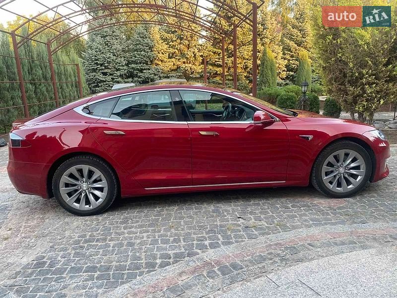Лифтбек Tesla Model S 2016 в Харькове
