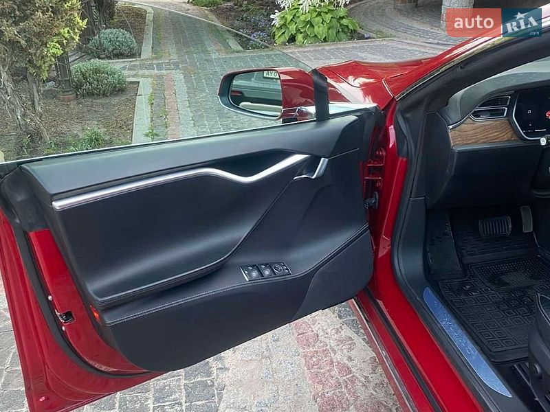 Лифтбек Tesla Model S 2016 в Харькове