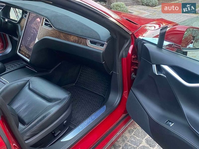 Лифтбек Tesla Model S 2016 в Харькове