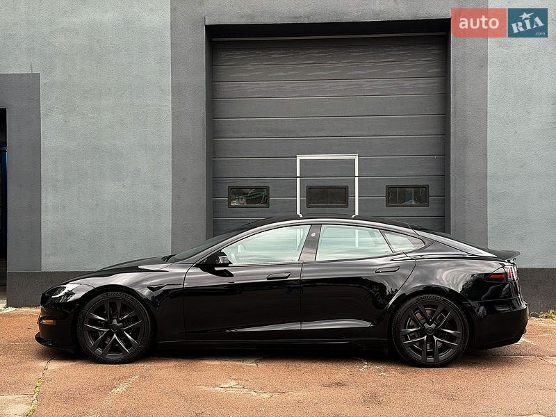 Лифтбек Tesla Model S 2022 в Киеве