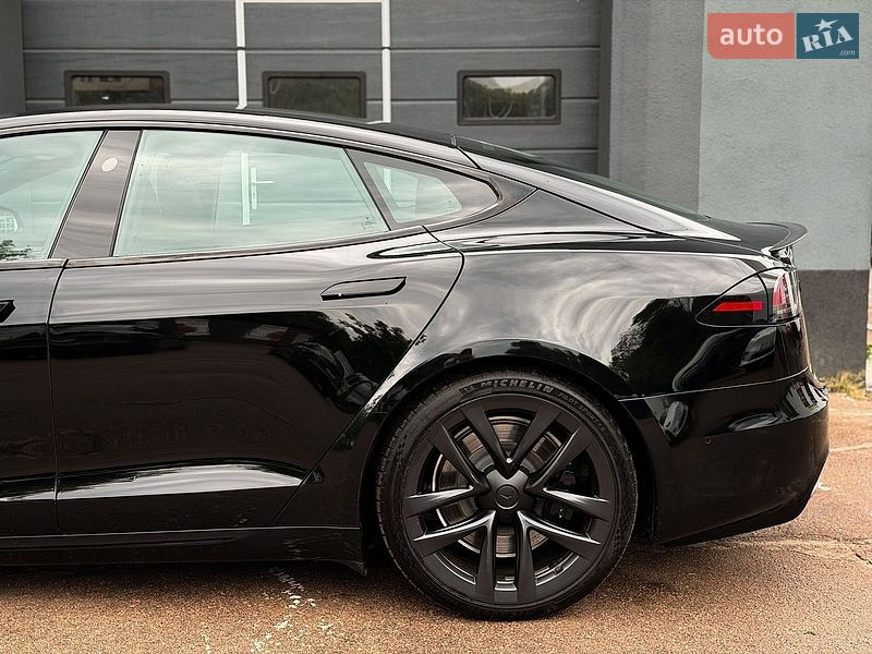 Лифтбек Tesla Model S 2022 в Киеве