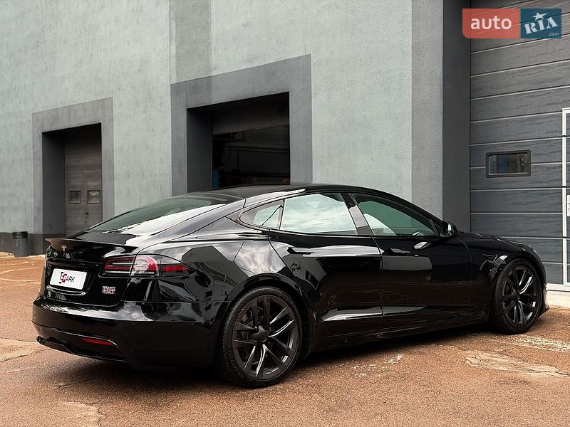 Лифтбек Tesla Model S 2022 в Киеве