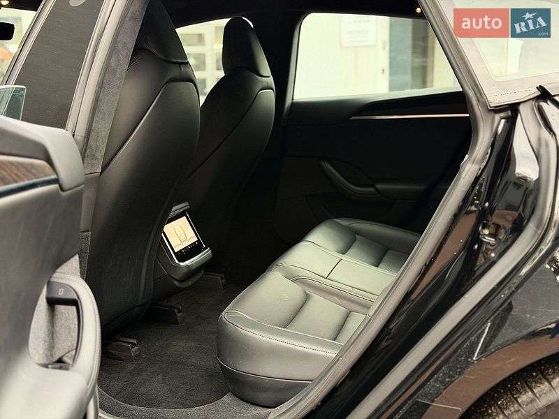 Лифтбек Tesla Model S 2022 в Киеве