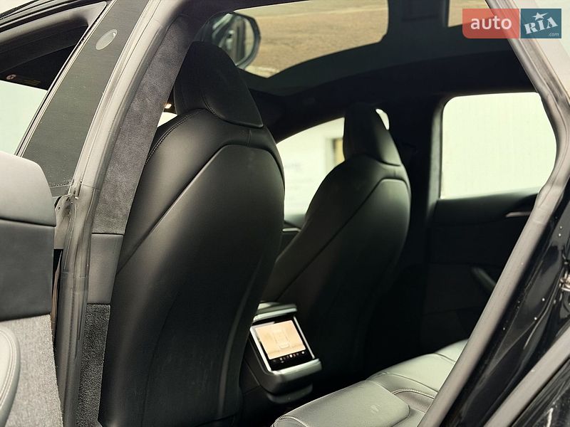 Лифтбек Tesla Model S 2022 в Киеве