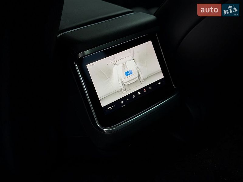 Лифтбек Tesla Model S 2022 в Киеве
