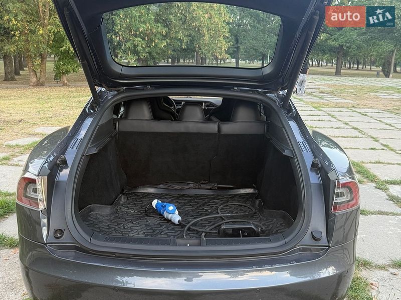 Ліфтбек Tesla Model S 2015 в Харкові