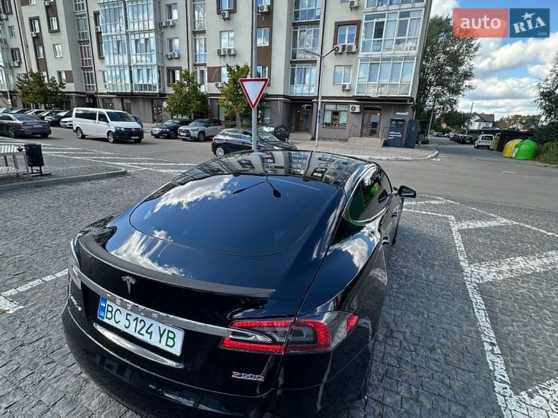 Лифтбек Tesla Model S 2016 в Киеве