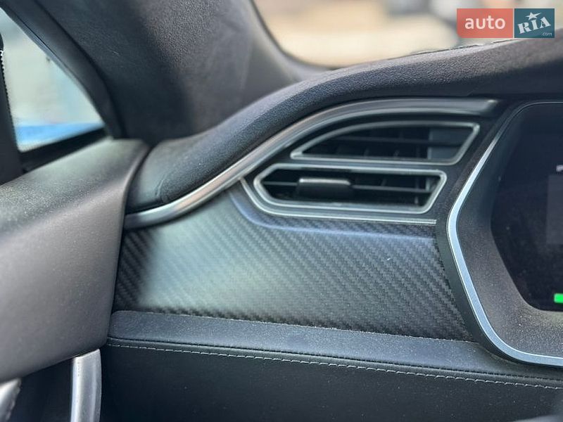 Лифтбек Tesla Model S 2016 в Киеве
