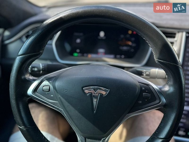 Лифтбек Tesla Model S 2016 в Киеве
