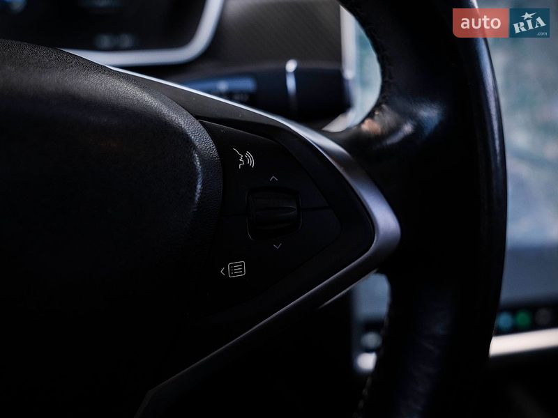 Ліфтбек Tesla Model S 2015 в Києві фото 25 Ліфтбек Tesla Model S 2015 в Києві