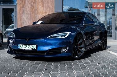 Ліфтбек Tesla Model S 2015 в Києві фото 30 Ліфтбек Tesla Model S 2015 в Києві