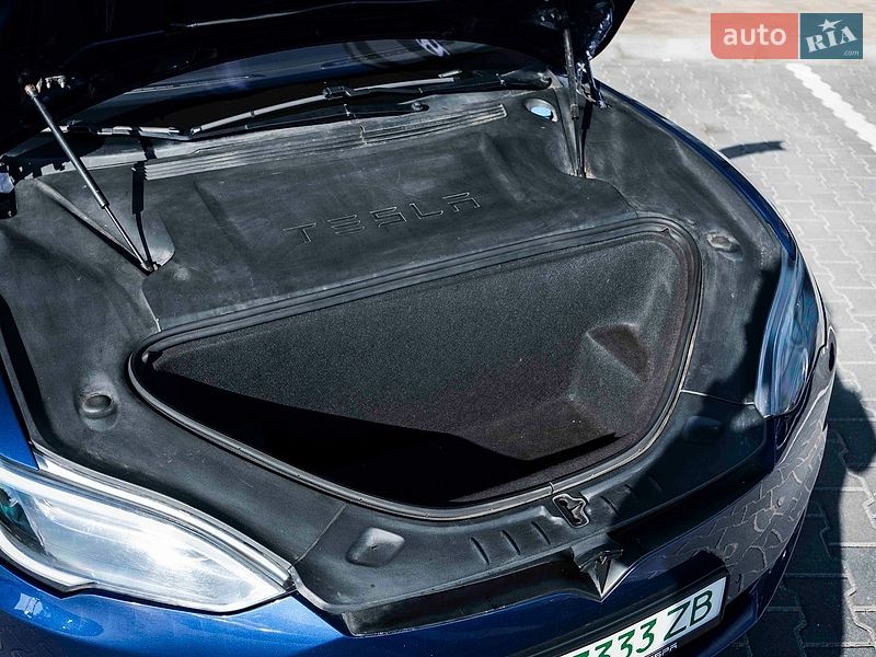Ліфтбек Tesla Model S 2015 в Києві фото 36 Ліфтбек Tesla Model S 2015 в Києві