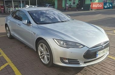 Ліфтбек Tesla Model S 2014 в Ніжині