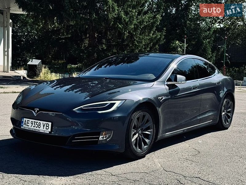 Tesla Model S 2016