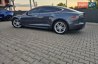 Ліфтбек Tesla Model S 2015 в Львові