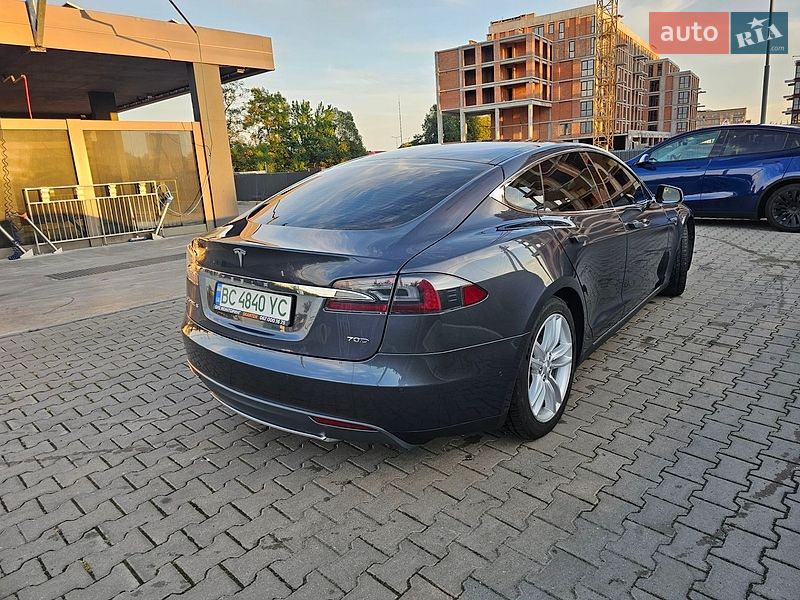 Ліфтбек Tesla Model S 2015 в Львові