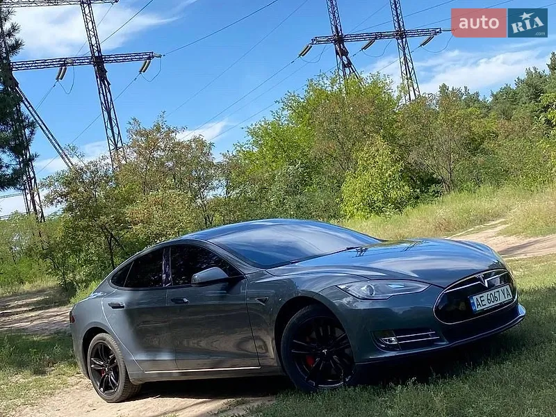 Tesla Model S 2013