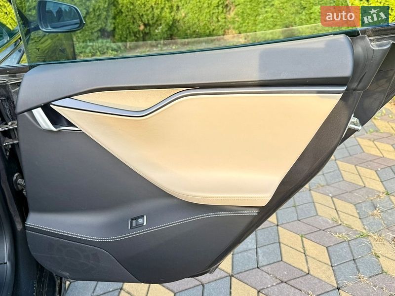 Ліфтбек Tesla Model S 2020 в Самборі