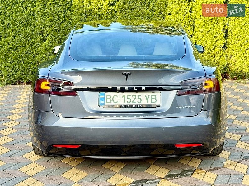 Ліфтбек Tesla Model S 2020 в Самборі