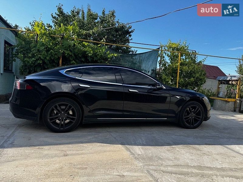 Tesla Model S 2014
