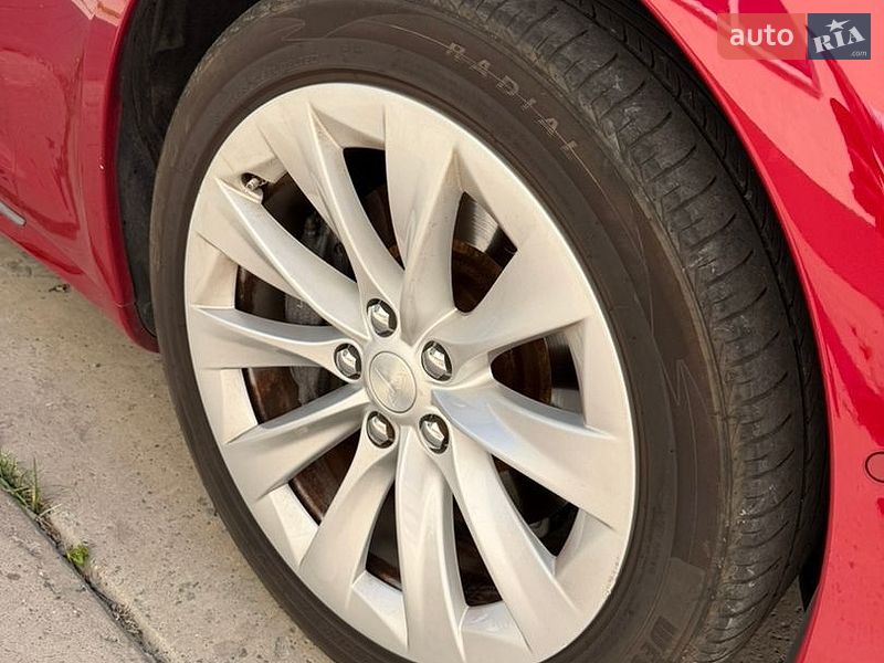Лифтбек Tesla Model S 2016 в Одессе
