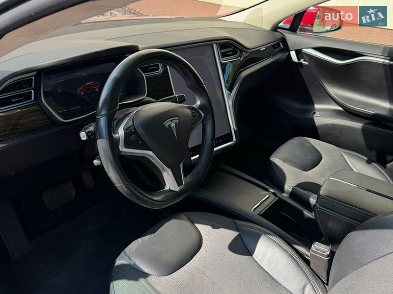 Лифтбек Tesla Model S 2016 в Одессе