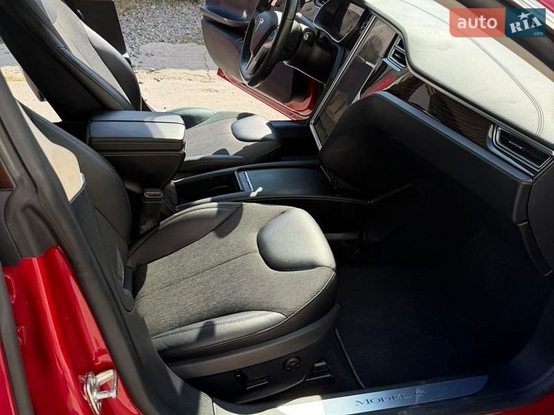 Лифтбек Tesla Model S 2016 в Одессе