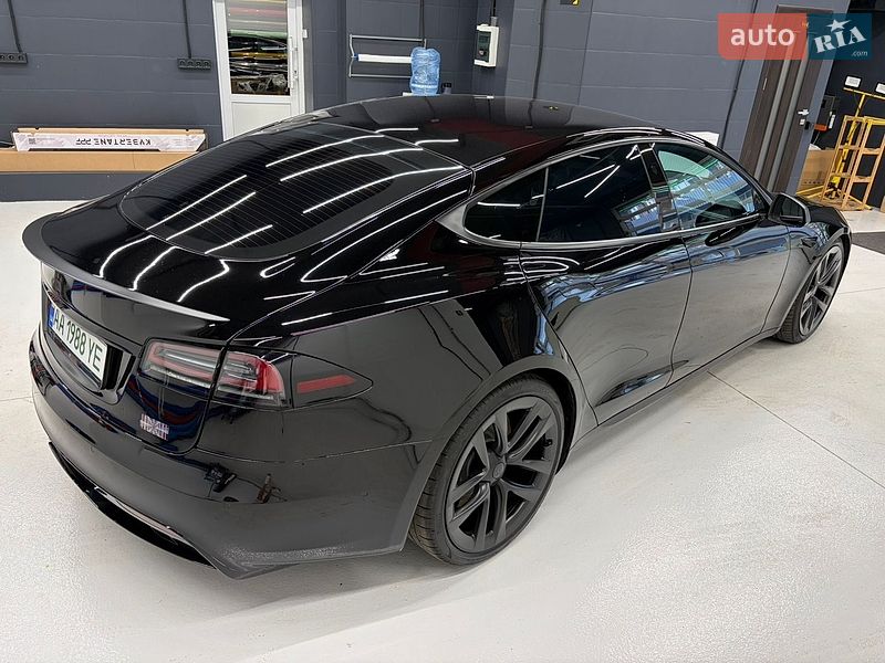 Лифтбек Tesla Model S 2021 в Киеве