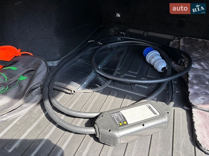 Лифтбек Tesla Model S 2021 в Киеве