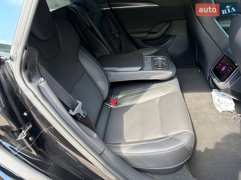 Лифтбек Tesla Model S 2021 в Киеве