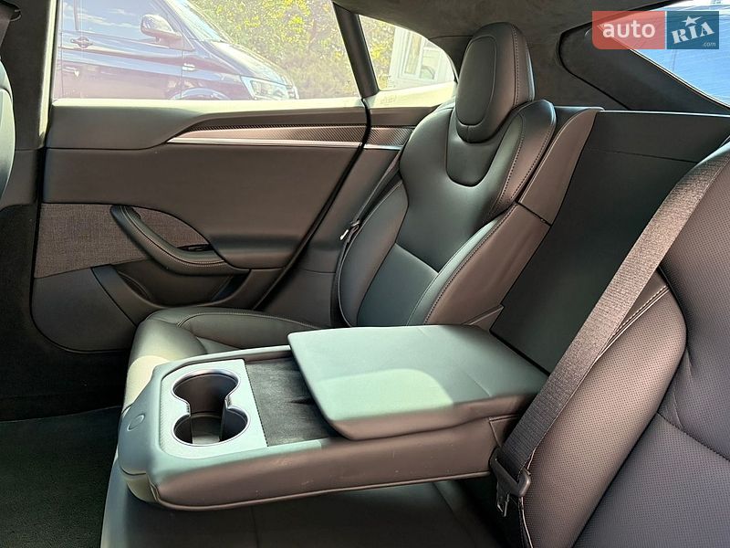 Лифтбек Tesla Model S 2021 в Киеве