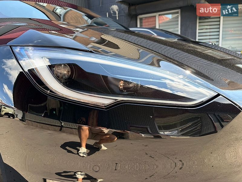 Лифтбек Tesla Model S 2021 в Киеве