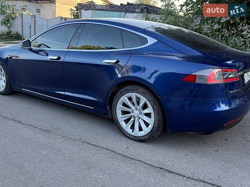 Лифтбек Tesla Model S 2018 в Днепре