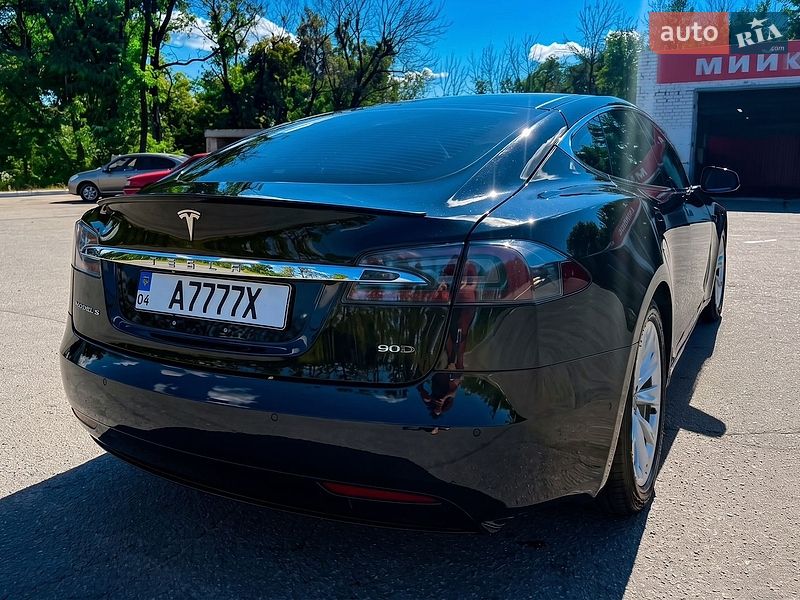 Лифтбек Tesla Model S 2016 в Харькове
