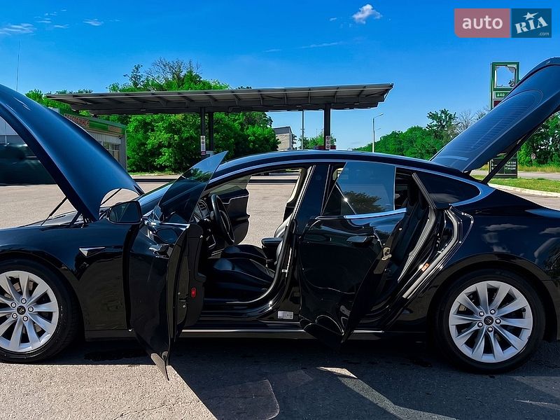 Лифтбек Tesla Model S 2016 в Харькове