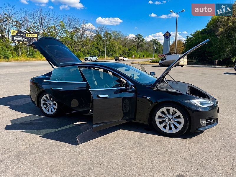 Лифтбек Tesla Model S 2016 в Харькове