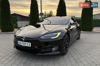 Лифтбек Tesla Model S 2016 в Виннице