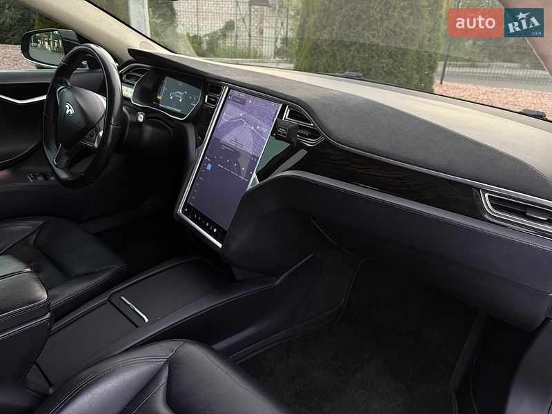 Ліфтбек Tesla Model S 2016 в Вінниці фото 28 Ліфтбек Tesla Model S 2016 в Вінниці